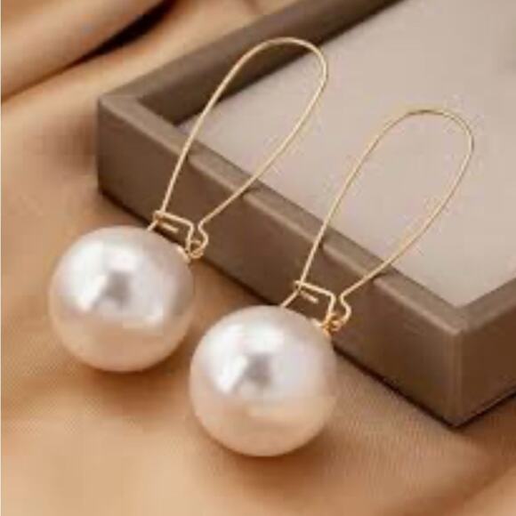 Lustrous Pearl and Gold Hook Earrings - Picture 1 of 2